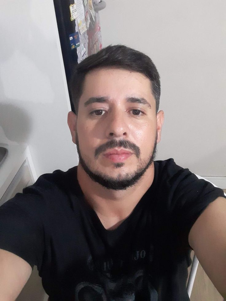<em>Andrés Morales</em>